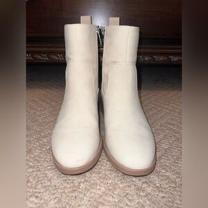 Soda Women’s Cream Ankle Boots